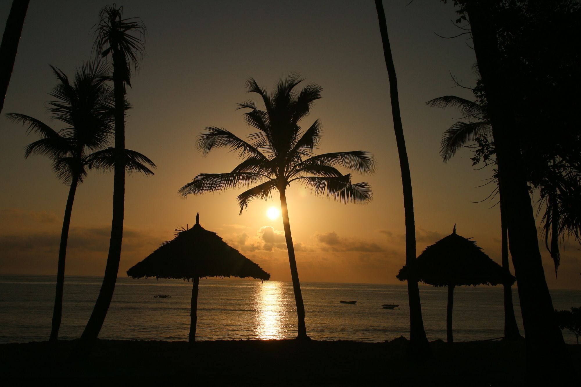 Blue Moon Resort Джамбиани Экстерьер фото